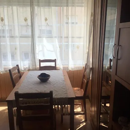 With 3 Bedrooms In With Balcony And Wifi *