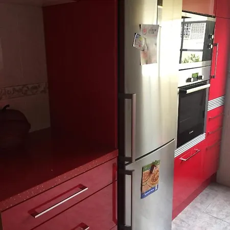 With 3 Bedrooms In With Balcony And Wifi Lägenhet *