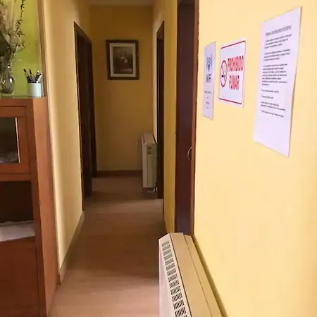 With 3 Bedrooms In With Balcony And Wifi Lägenhet Santiago de Compostela
