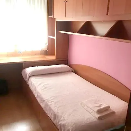 With 3 Bedrooms In With Balcony And Wifi