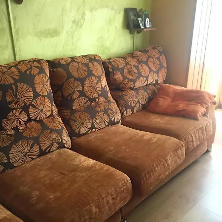 With 3 Bedrooms In With Balcony And Wifi *